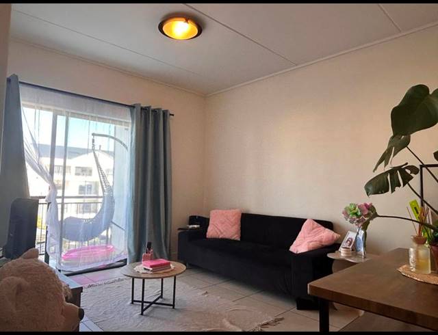 1 BEDROOM APARTMENT FOR SALE IN SANDOWN